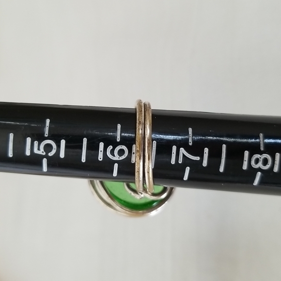 Green Stone Silver Spiral Round Ring - Picture 5 of 5